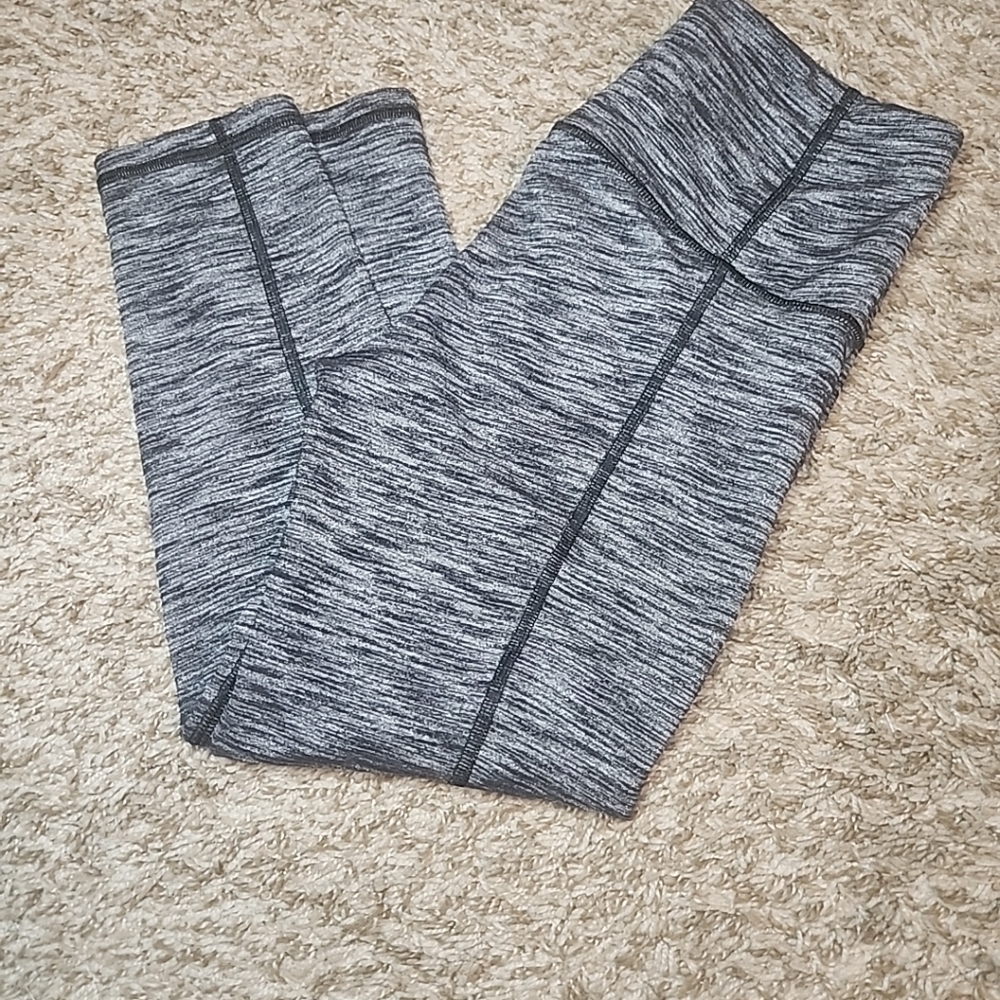 Victoria's Secret Sport Knockout Pocket Leggings Gray Black Short Size Small